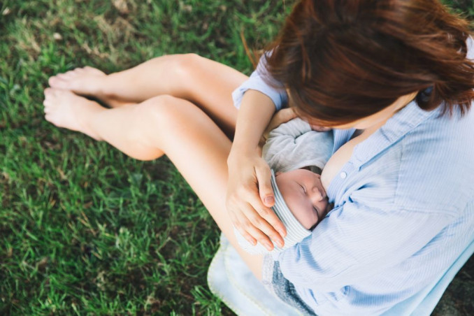 Nesvarbu, kad ir ką nuspręstumėte – išeiti anksti į darbą ar maitinti savo atžalą pieno mišiniu, turite būti tvirta ir tikra dėl savo sprendimo. Ir jokia mama, anyta, draugė ar kaimynė negali pakeisti jūsų sprendimo.